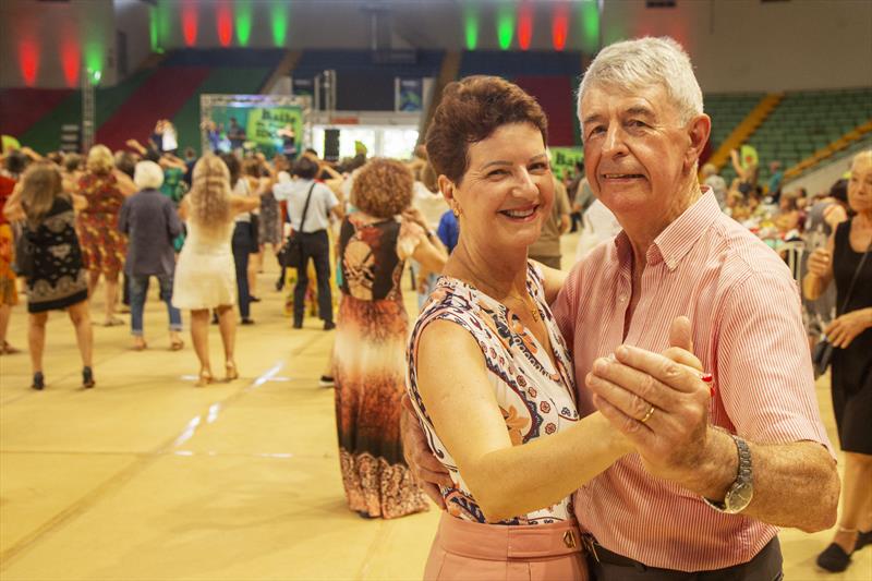 Baile da Melhor Idade de Curitiba, e coroaroação dos reis e rainhas. 05/12/2023. Foto: Ricardo Marajó/SMCS