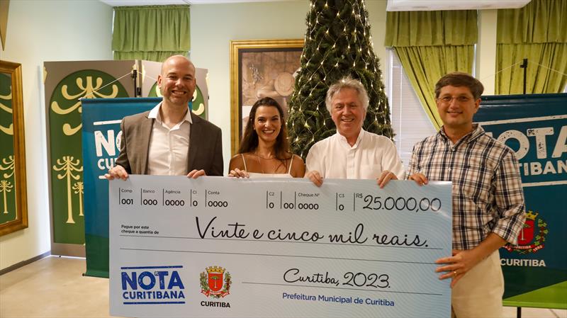 Moradores de Santa Felicidade, Capão Raso e Mossunguê levam prêmios do Nota Curitibana. 
Curitiba, 07/12/2023. 
Foto: Rafael Silva