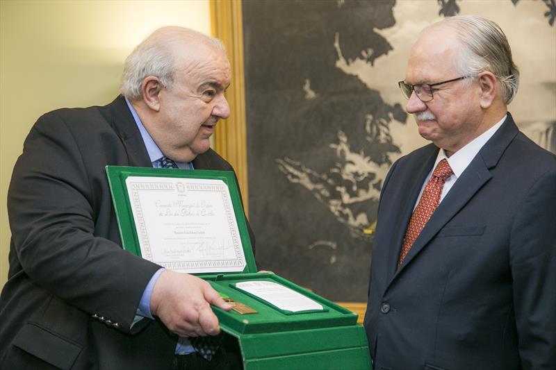 Dr. Franzon recebe homenagem do Gazeta News - Bastidores