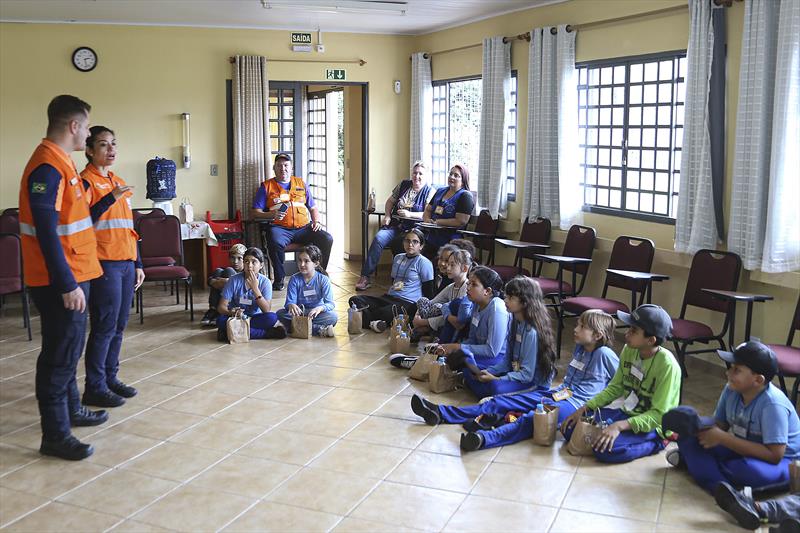 Rede municipal de ensino participaram de treinamento do Conhecer para Previnir, da Defesa Civil.
Curitiba,11/12/2023.
Foto: Luiz Costa/ SME.