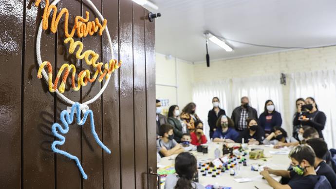 Um dos destaques da rede curitibana nas unidades com integral é o projeto “Mãos na Massa: economia doméstica para os estudantes da rede municipal de ensino”.. Foto: Hully Paiva/SMCS