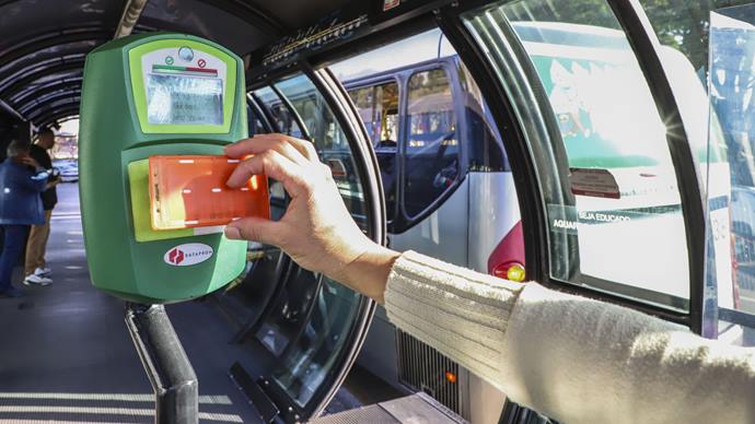 Usuários de ônibus já pagaram somam 6 milhões de passagens com cartões de débito e crédito. Foto: Hully Paiva/SMCS