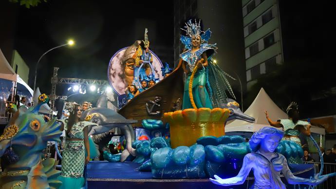 De Zombie Walk na Rua XV de Novembro ao tradicional desfile de escolas de samba na Marechal Deodoro, o carnaval de Curitiba está de volta.
Foto: Daniel Castellano / SMCS