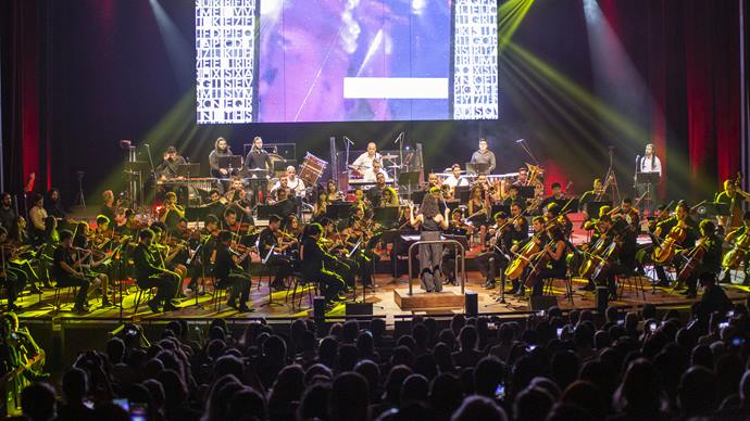 Concerto sinfônico com alunos, nos instrumentais e na regência, levou ao palco do Guairão sucessos da icônica banda britânica Led Zeppelin. Foto: Ricardo Marajó/SMCS