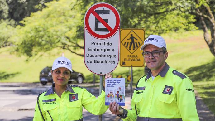 Agentes da Setran na minicidade do Bosque da Fazendinha para campanha de volta as aulas - Curitiba, 09/02/2023 - Foto: Daniel Castellano / SMCS