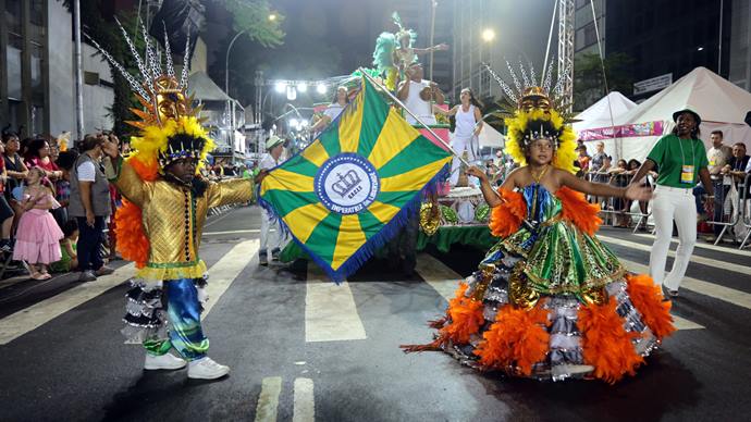 Imperatriz da Liberdade homenageia Oxum no Carnaval de Curitiba.
Foto: Cido Marques