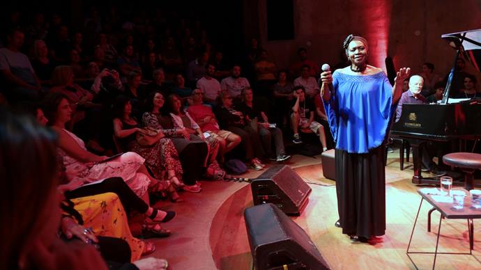 Pérolas Negras reabrem em Curitiba programação no Teatro do Paiol.
- Na imagem, Áurea Martins.
Foto: Cido Marques