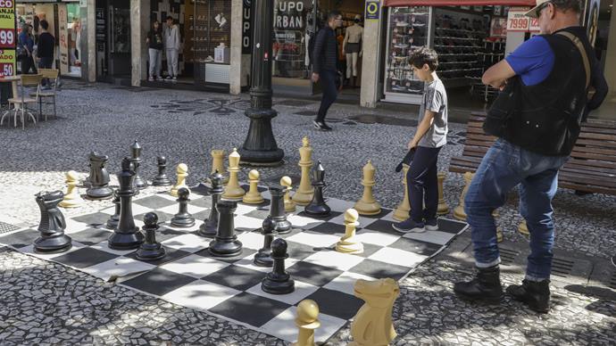 Aprenda jogar damas com Domingos José