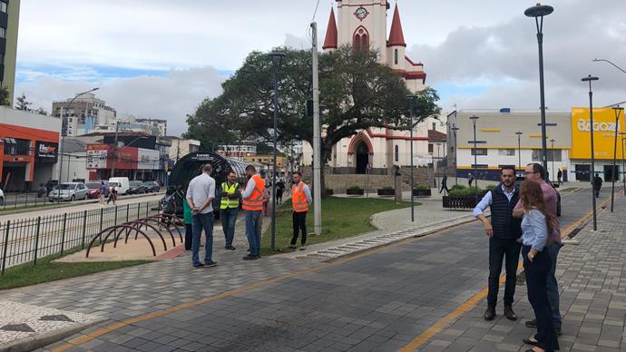 Os executivos do NDB também conheceram as obras de contrapartida do contrato de financiamento, nas estações do BRT Norte Sul, na estação Carlos Dietrich, no Portão.
Foto: Anna Paula Franco