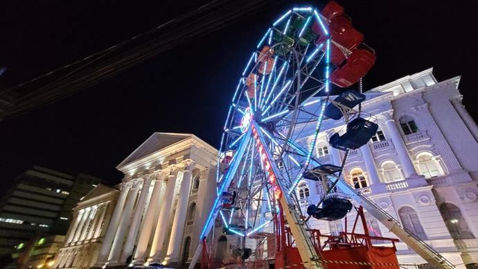 Roda-Gigante na Praça Santos Andrade. Foto: Daniel Castellano/SMCS