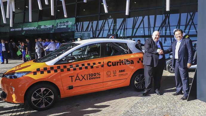 Prefeito Rafael Greca, acompanhado do Presidente da Renault, Ricardo Gondo, apresentam o novo Táxi Elétrico de Curitiba.
Curitiba, 23/03/2023.
Foto: José Fernando Ogura/SMCS.