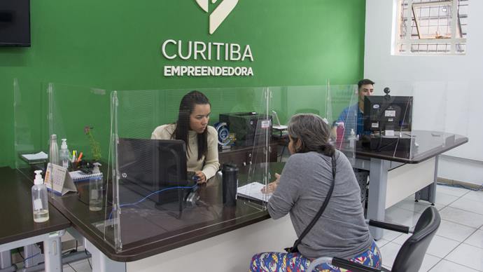 Com seus nove Espaços Empreendedor, Curitiba chegou, em fevereiro a 200 mil Microempreendedores Individuais (MEIs) formalizados e que recebem orientações para prosperar em seus negócios. 
Foto: Levy Ferreira/SMCS