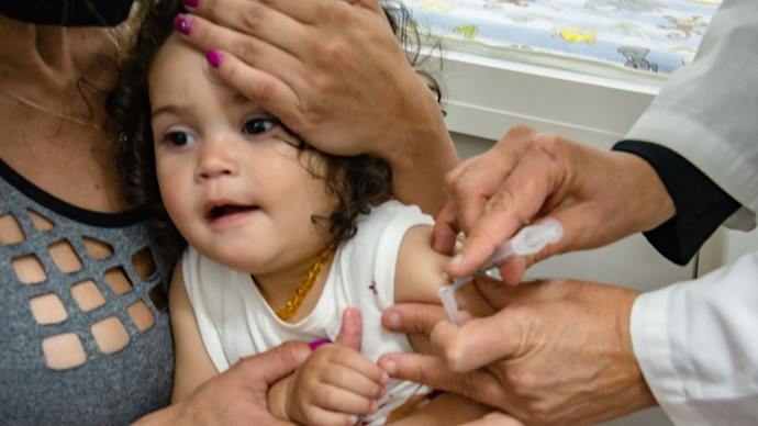 Curitiba, ao lado de Teresina, é a capital brasileira que apresenta os melhores indicadores de cobertura para o esquema completo de vacinação de crianças com dois anos de idade.
Foto: Levy Ferreira/SMCS