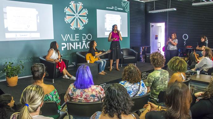 Lives dão dicas para mulheres de negócios de Curitiba e RMC concorrerem a prêmio.
Foto: Levy Ferreira/SMCS