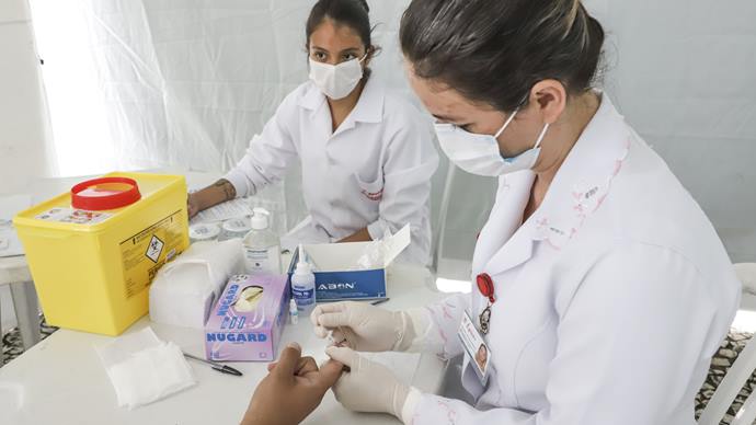 Testes rápidos e orientações marcam o Dia Mundial das Hepatites Virais em Curitiba. Foto: Hully Paiva/SMCS