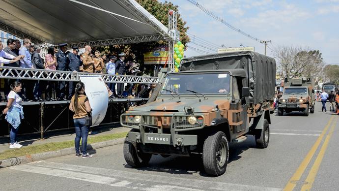 Desfile cívico militar no Pinheirinho altera itinerário de linhas ônibus.
Foto: Levy Ferreira/SMCS