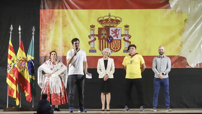 Prefeito em Exercício Eduardo Pimentel, acompanhado da Cônsul Honorária da Espanha, Blanca Hernando Barco e autoridades, comparece às festividades pelo Dia de la Hispanidad.
Curitiba, 01/10/2023.
Foto: José Fernando Ogura/SMCS