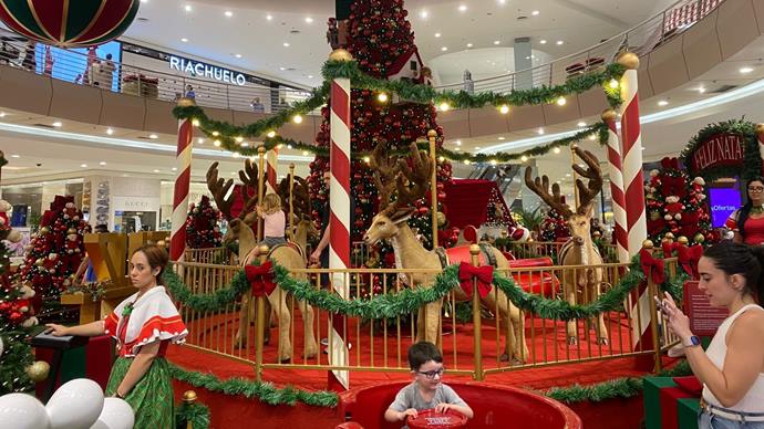 Shoppings de Curitiba entram no clima do Natal com decorações encantadoras.
 - Na imagem, Park Shopping Barigüi.
Foto: Divulgação