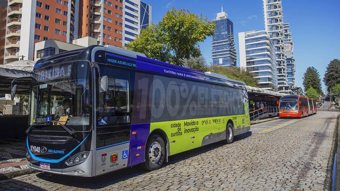 A Prefeitura de Curitiba está comprando, com investimento próprio de R$ 200 milhões, 70 ônibus elétricos, que entram em circulação em 2024.  Foto: Ricardo Marajó/SMCS