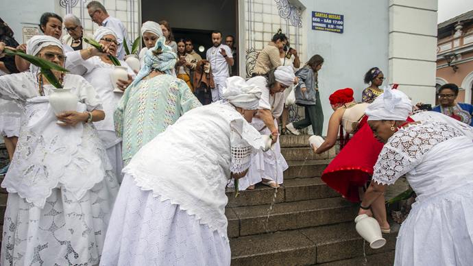 Cerimônia das Águas do Rosário, com a lavação das escadarias da Igreja do Rosário e cortejo pelo Largo da Ordem. Curitiba,20/11/2023. Foto: Ricardo Marajó/SMCS