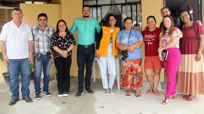Representantes da Cohab se reuniram com lideranças comunitárias para atualizar informações do projeto. 
Foto: Divulgação