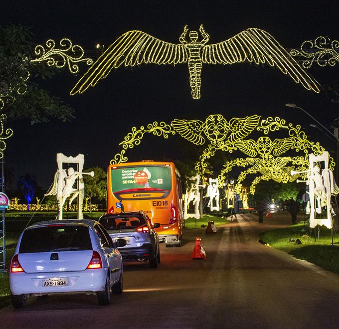 Drive-thru do Natal de Curitiba estreia nesta sexta no Parque Náutico