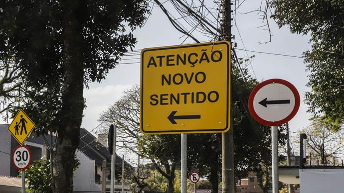 Rua de Curitiba, no bairro Pilarzinho, terá alteração de sentido a partir desta terça-feira. Foto: Hully Paiva/SMCS