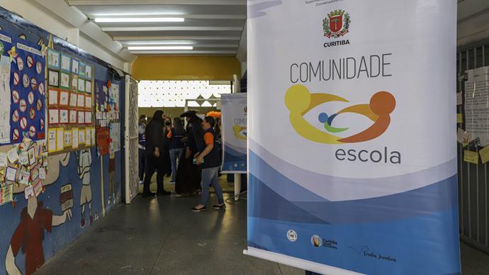 No Comunidade Escola, estudantes de Curitiba realizam o sonho de debutar. Foto: Hully Paiva/SMCS