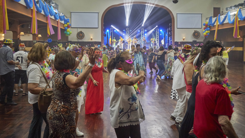 Baile de Carnaval agita os idosos da Fundação de Ação Social de Curitiba. Curitiba, 01/02/2024. 
Fotos: Andre Wormsbecker / FAS.