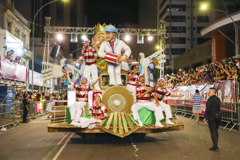 Desfile das escolas de samba do grupo especial, com os com blocos carnavalescos Afoxé, Boêmios e Madames, Garibaldis e Sacis e o tradicional Rancho das Flores. Curitiba, 10/02/2024. Foto: Hully Paiva/SMCS