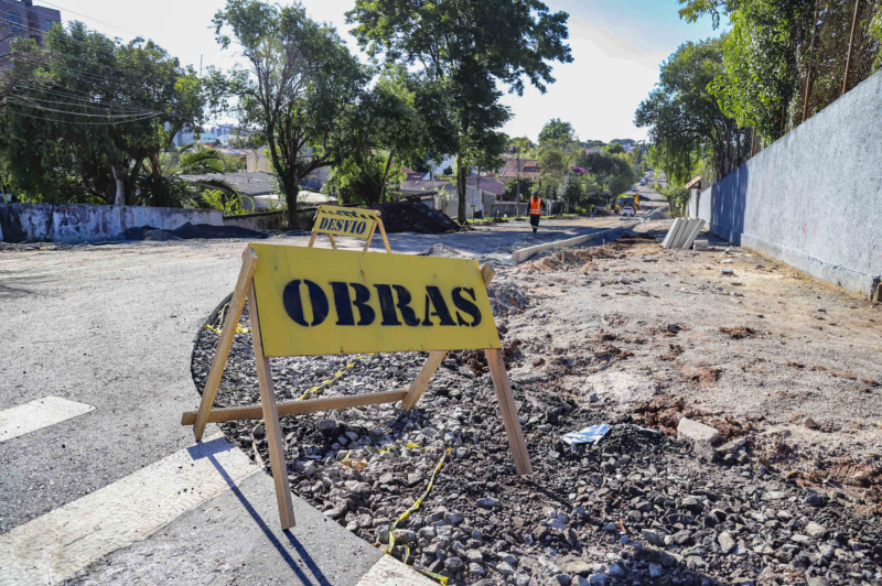 Recuperação de calçadas pela Prefeitura de Curitiba beneficia estudantes e morad